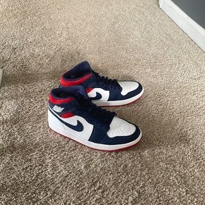 Jordan 1 SE mid Olympic size 9
